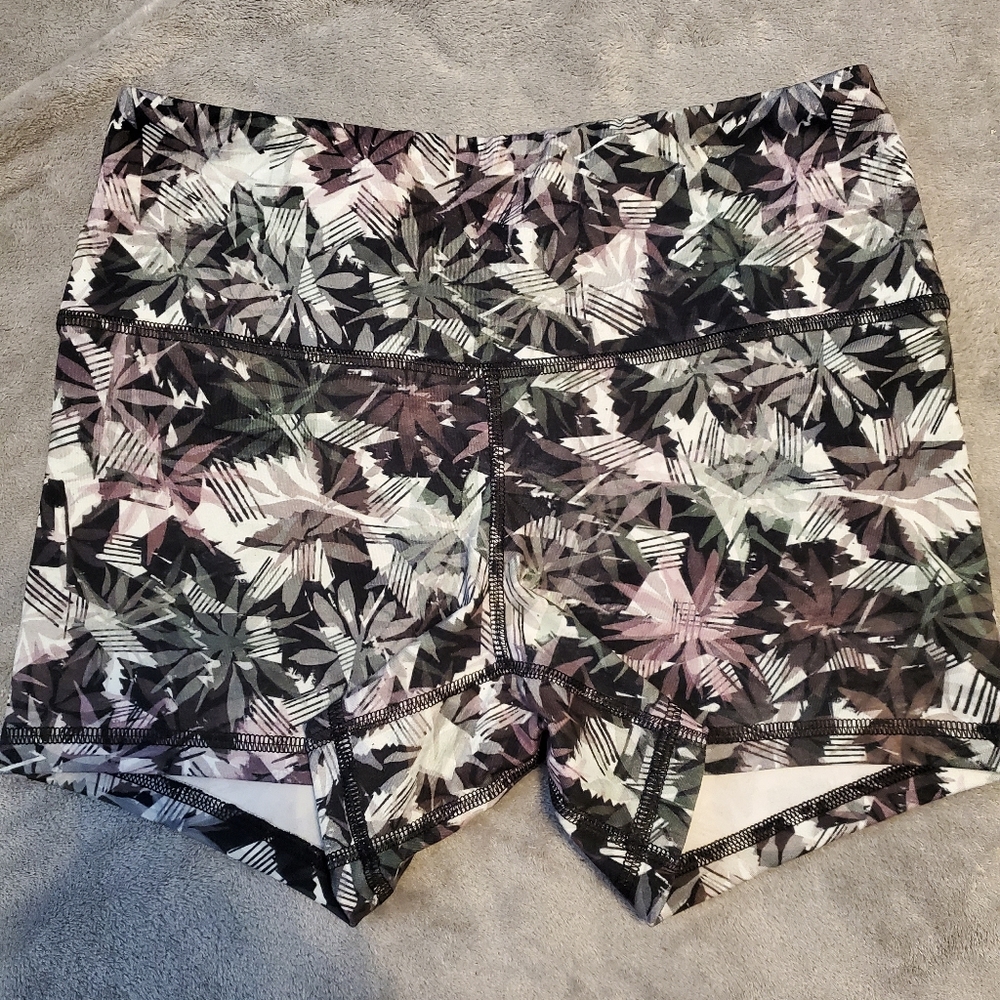 Fleo Shorts